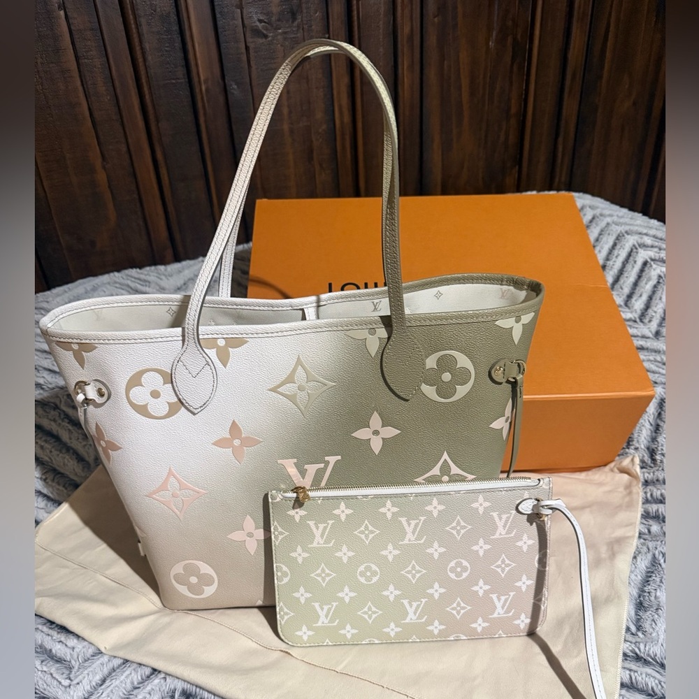 Louis Vuitton Limited Edition “Spring In The City” Khaki MM - Picture 3 of 14